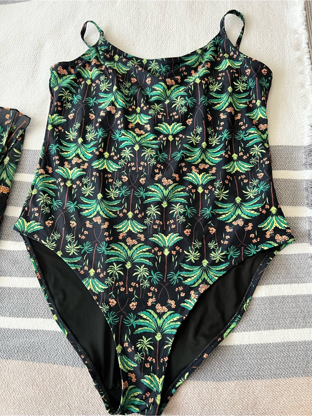 Old Navy XL tropical one piece and kimono never worn